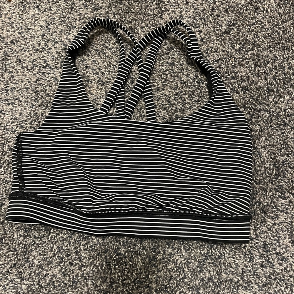 LULU ENERGY BRA SIZE 4